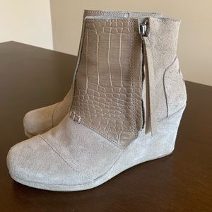TOMS DESERT WEDGE BOOTIE